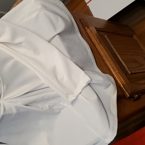 Pretty top by Daisy Fuentes - Picture 3 of 4